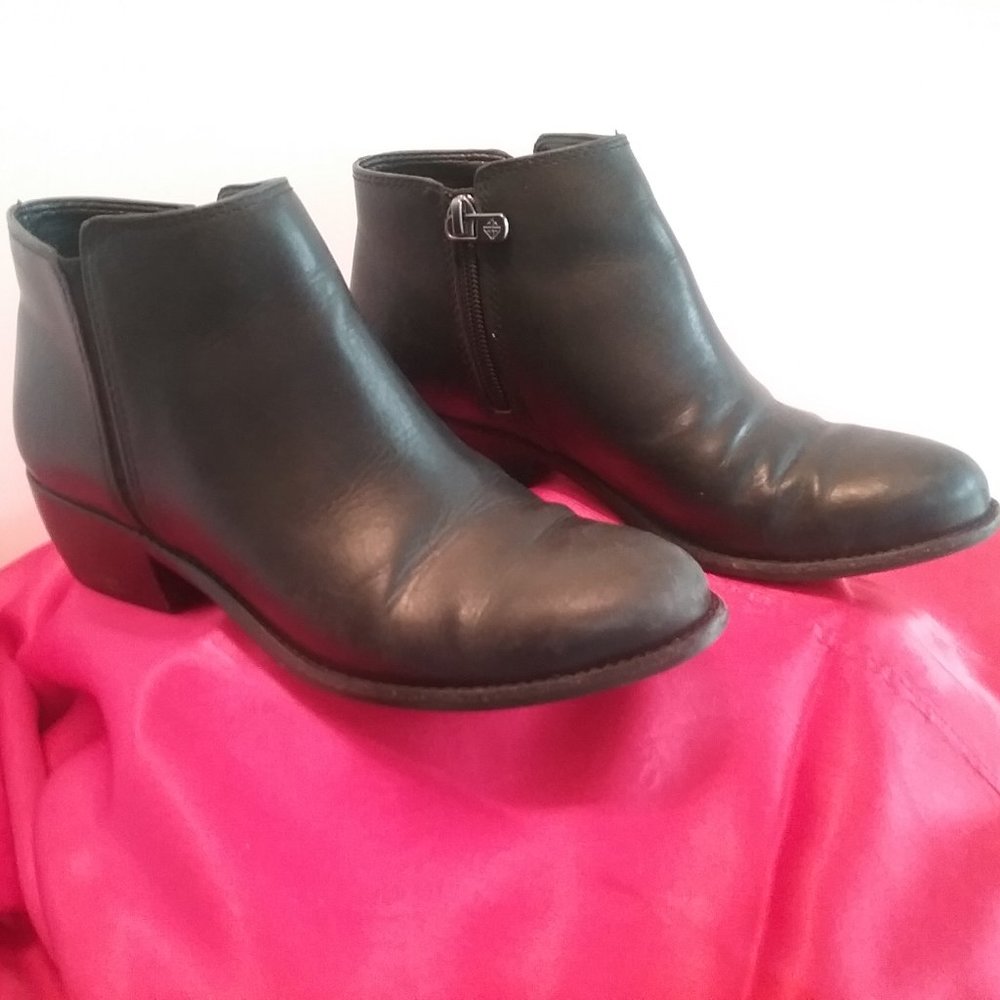 Antoni Melani ankle boots